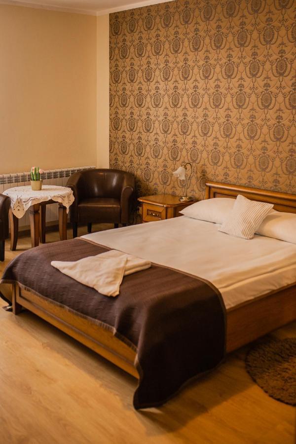 Hotel Przedzamcze Джалдово Екстериор снимка