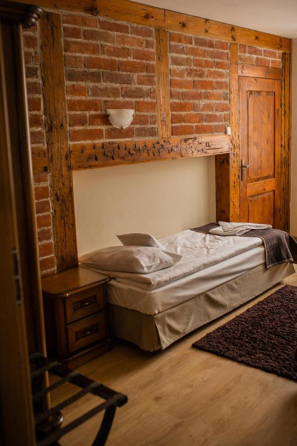 Hotel Przedzamcze Джалдово Екстериор снимка