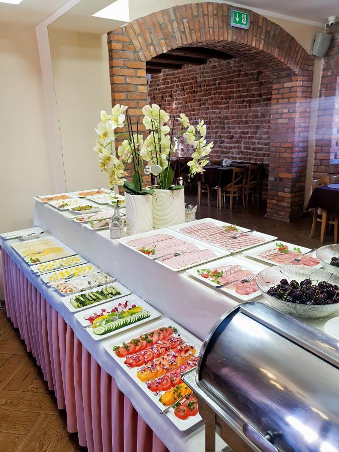 Hotel Przedzamcze Джалдово Екстериор снимка